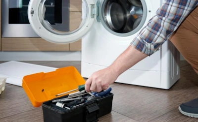 Стиральная машина шумит и скачет при отжиме: причина банальна — проверьте эти детали