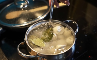 Не замачиваете пельмени перед варкой — а зря: эти тонкости превращают обычное блюдо в идеальное