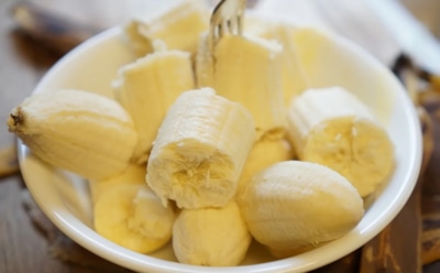 Банан на завтрак кажется здоровым выбором: вот почему врачи не спешат соглашаться с этим