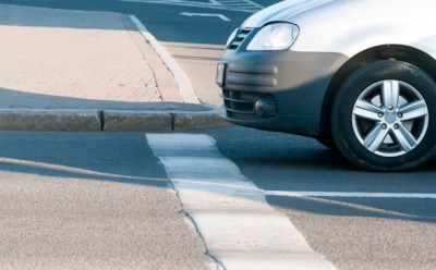 Колеса уже за стоп-линией, а загорелся красный: что делать, если светофор сменился слишком поздно