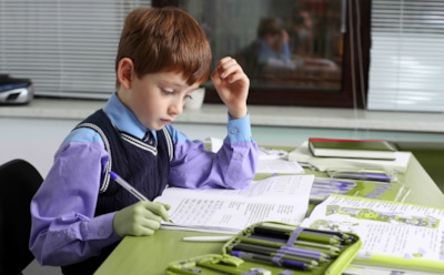 Почему нельзя ругать ребенка за плохие оценки: эти психологические проблемы проявятся спустя годы