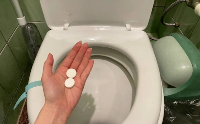Аптечная таблетка против налета и желтизны унитаза: всего несколько часов — и агрессивная химия не нужна