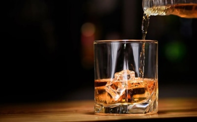 Привычка пить «по чуть-чуть» меняет мозг: почему даже небольшие дозы не гарантируют защиту нейронов