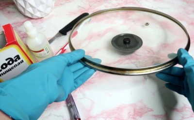 Как очистить запущенные стеклянные крышки от кастрюль: налет отходит сам — добавьте всего 1 ложку