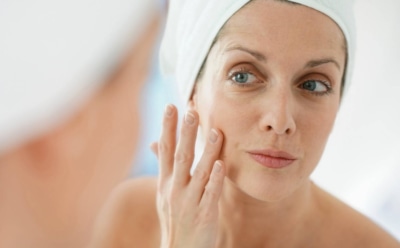 Изменения кожи лица ускоряются после 40 лет: что важно пересмотреть в ежедневном уходе