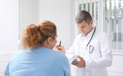 Когда народные средства могут сделать хуже: опасность домашних методов лечения геморроя