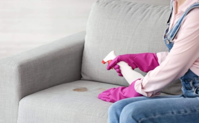 Диван и кресла потеряли опрятность: эти правила ухода и защиты продлят срок службы мебели