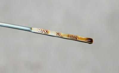 Миф о золотой середине щупа: что на самом деле считается безопасным уровнем масла