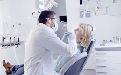 Ранние признаки онкологии полости рта: как рак маскируется под безобидный стоматит