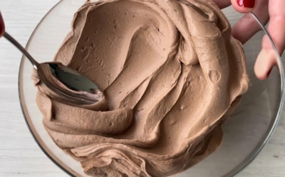 Один крем для десятка десертов: как приготовить универсальный ганаш с нужной плотностью