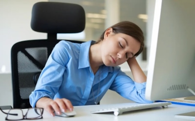 Если на работе страшно клонит в сон: несколько способов, которые быстро вернут бодрость