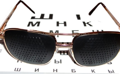 Многие зря покупают это ради глаз: очки с дырочками — что на самом деле происходит при их ношении