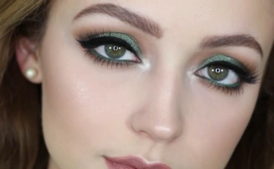 Редкий цвет, который точно стоит подчеркнуть: техника макияжа, усиливающая глубину зеленых глаз