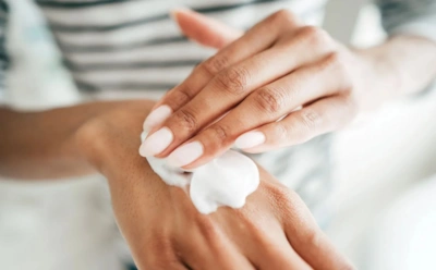 Руки страдают от последствий зимы: как правильно восстановить кожу с приходом весны