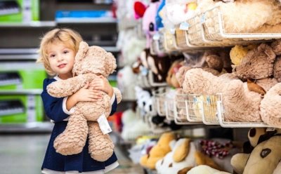 Не задаривайте ребенка игрушками — ему нужно другое: с чего начать его бережное развитие
