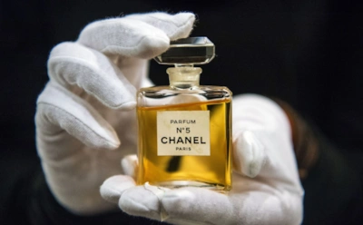 Как один аромат изменил всю индустрию: почему Chanel №5 стал символом элегантности