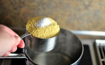 Самая «ленивая» крупа: как за несколько минут сделать из кускуса ароматный гарнир