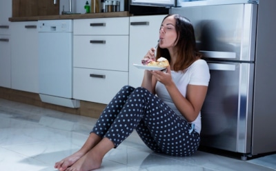 Почему вечером просыпается жор: природа внезапного голода — сдается даже сила воли