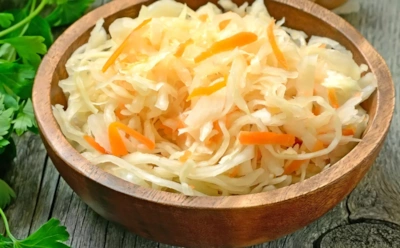 Не просто закуска, а самая «живая» еда: почему квашеная капуста считается важнейшим продуктом