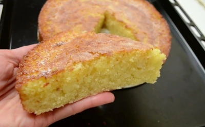 Если дома не осталось продуктов: этот нежный пирог из манки можно испечь даже на сковороде