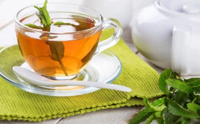 Когда зеленый чай не на пользу: как популярный напиток может усугубить проблемы с желудком