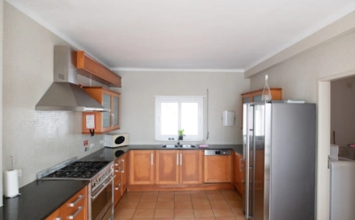 Эпоха таких кухонь подошла к концу: решения в ремонте, которые в 2026 году признаны провальными