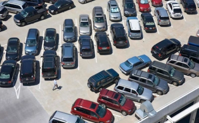 Утренний кошмар водителя: как грамотно поступить, если чужой автомобиль заблокировал выезд