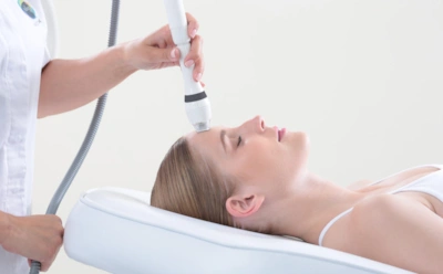 Как подтянуть кожу без операции: как работает радиочастотный лифтинг и почему его выбирают все чаще