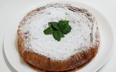 Десерт без лишних калорий: нежный торт на йогурте без муки и крема — максимум вкуса