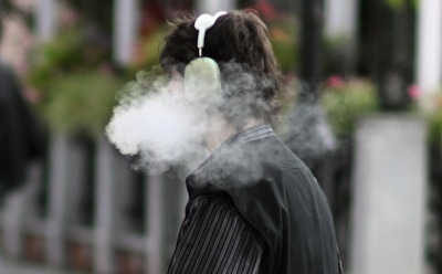 Почему сигарета не сочетается с ходьбой: какие конфликтующие процессы запускаются внутри