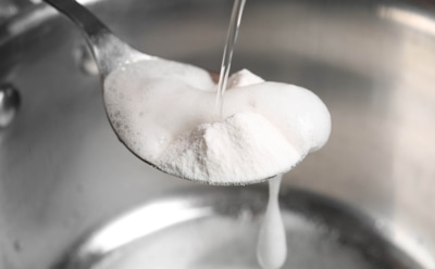 Этот кухонный ритуал оказался мифом: почему гашение соды не работает так, как нас учили