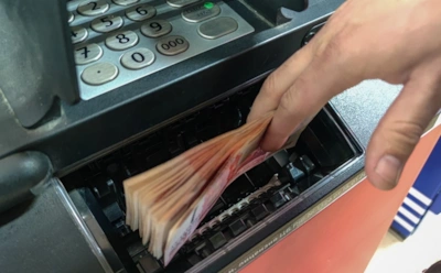 Банкоматов становится все меньше и меньше: почему банки России массово убирают терминалы