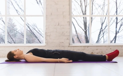 Тяжесть между лопатками — это сигнал: 3 упражнения, которые снимут зажимы за несколько минут