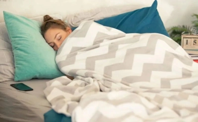 Вы спите хуже из-за него: как неправильно подобранное одеяло влияет на сон и что важно учитывать