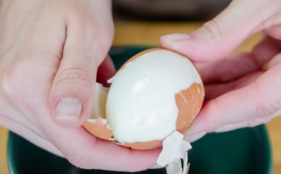 Яйца можно готовить иначе: 4 разных способа без воды и масла, которые дают лучший результат