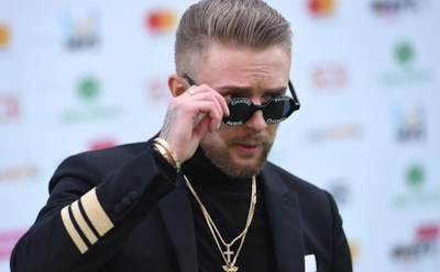 Стычка в самолете: Егор Крид против гендиректора "Россетей Урал"