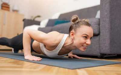 Рельефные руки без зала — это не миф: эти домашние упражнения дают быстрый результат