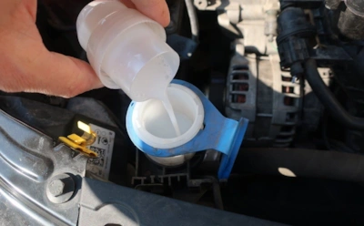 Вы тратите деньги на «антидождь» зря: как самим сделать водоотталкивающее покрытие для лобового стекла