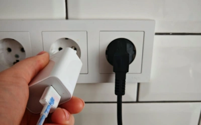 Поэтому нужно выключать технику из розеток: эти приборы мотают электричество даже в режиме ожидания