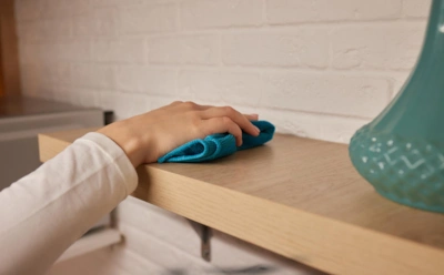 Пыль не оседает после такой уборки: советский лайфхак с чаем, который дает эффект чистоты надолго