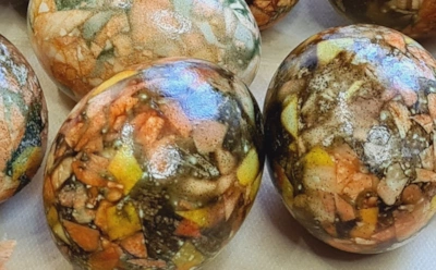 Как превратить пасхальные яйца в арт-объект: рецепт окрашивания без лишних затрат и химии