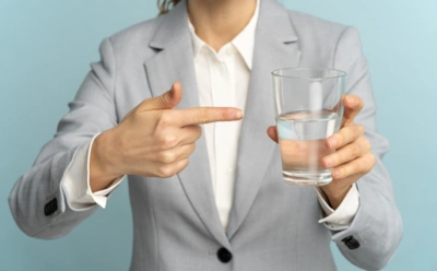 Начните с одного стакана: как правильный питьевой режим влияет на сон, кожу и внутренние органы