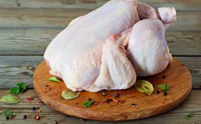 Эта часть курицы вызывает вопросы: какие риски связаны с окорочками и как их снизить