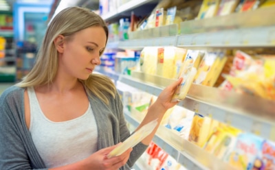 Поддельный сыр выдаст себя сразу: как отличить оригинал от продукта с растительными жирами