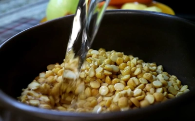 Из-за этого горох твердый даже спустя час: как неправильный старт варки делает его жестким и грубым