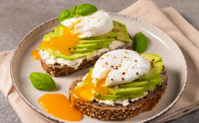 Поэтому после завтрака снова хочется есть: причина в выборе этих продуктов по утрам, а не в силе воли