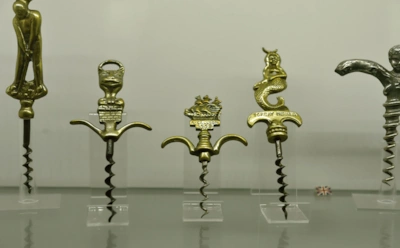 Штопор придумали вовсе не виноделы: как военный инструмент изменил культуру потребления вина