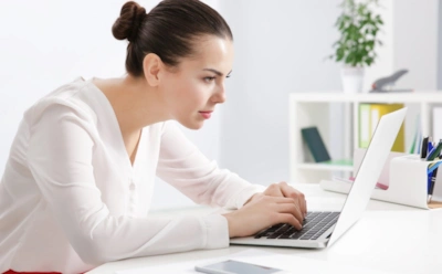 Сутулость — враг работы организма: как осанка влияет на мозг, энергию и внешний вид