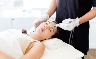 Если черные точки возвращаются снова: как гидродермабразия очищает поры и замедляет их появление