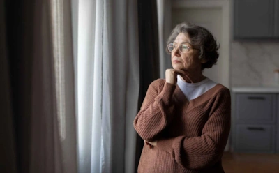 Друзей становится меньше не просто так: почему думающие люди с возрастом выбирают одиночество